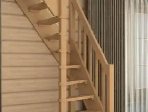 Dřevěné schodiště vedoucí do druhého patra s viditelnými stupni.