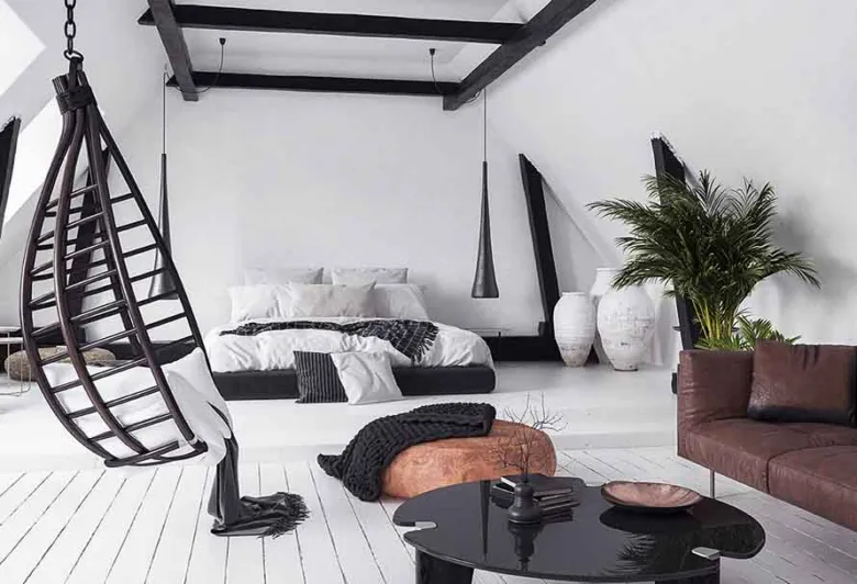 Loft s oddělenou spálňou od obývacího pokoje.