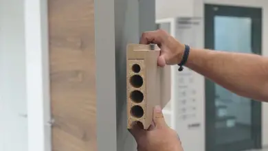 Průřez kvalitní interiérové dveře s vnitřním jádrem
