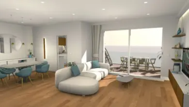 Moderní interiér obývacího pokoje s výhledem na moře.