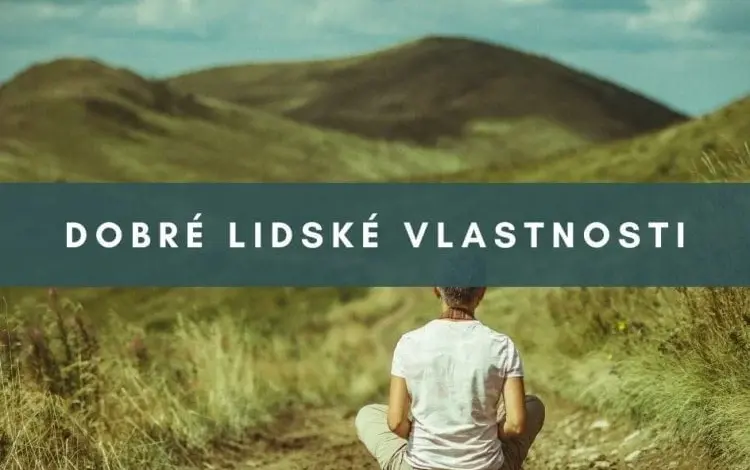 Osoba sedí v přírodě s myšlenkou na lidské vlastnosti.
