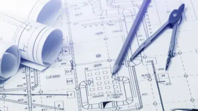 Architektonické plány s nástroji pro výpočet spotřeby cihel.