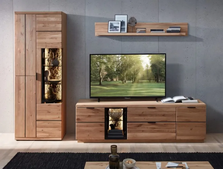 Modern televizní stůl s vysokým skříňovým úložným prostorem.
