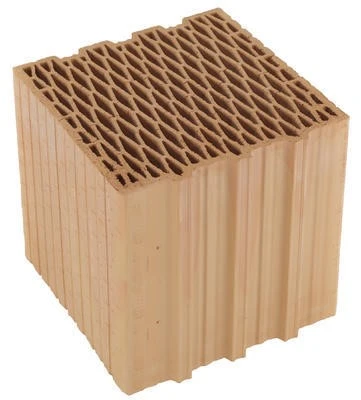 Skládané prázdné cihlové bloky pro zdění zdi.