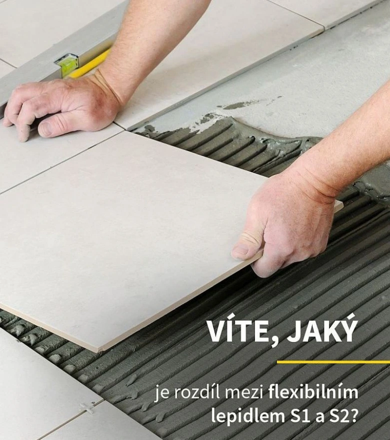 Montáž dlaždice flexibilním lepidlem na podlahu.