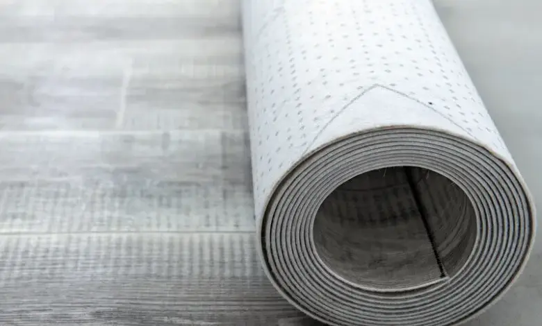 Svinutý linoleum s dřevotiskem pro podlahové vytápění