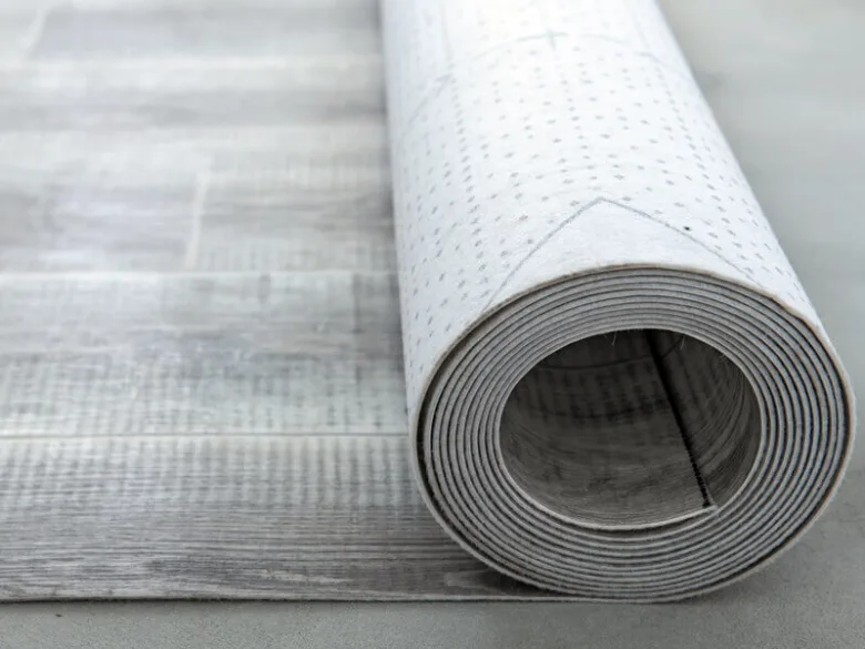 Svinutý linoleum s dřevotiskem pro podlahové vytápění