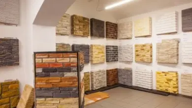 Výběr vzorků cihlových dlaždic pro zdi v interiéru.