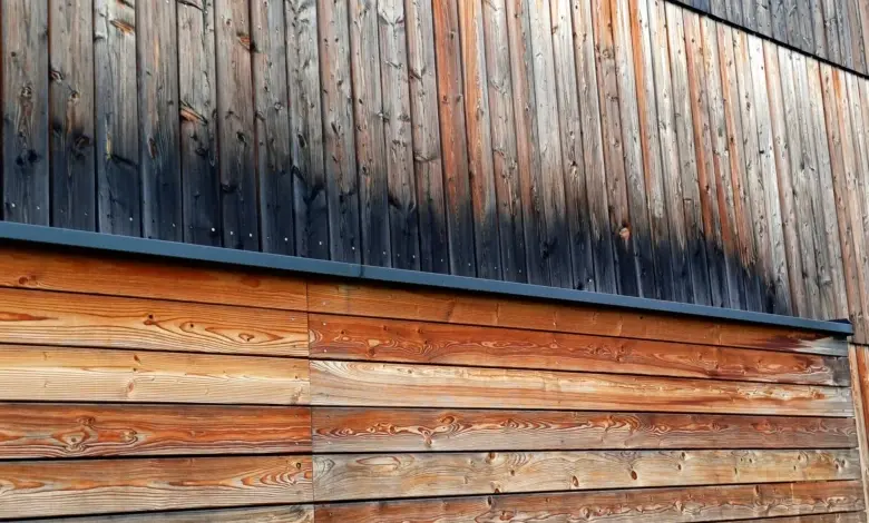 Dřevěná zeď s horizontálními i vertikálními prkny.