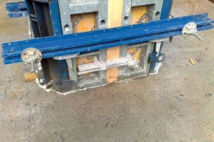 Moduly bednění pro beton s klemy po nalití