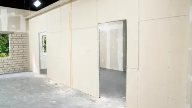Vnitřní zateplení dřevěného domu montáží sádrokartonu