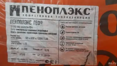 Štítek s vlastnostmi izolačního materiálu Penoplex na obalu.