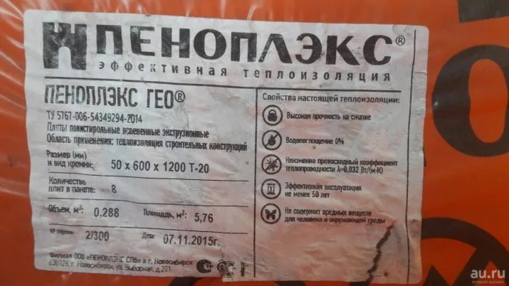 Štítek s vlastnostmi izolačního materiálu Penoplex na obalu.
