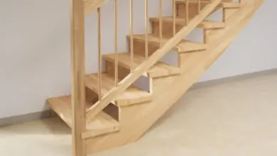 Dřevěné schodiště s nosnou konstrukcí pro návrh.