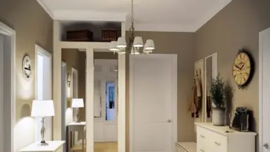 Moderní chodba s designem vhodným pro pohodlný průchod.