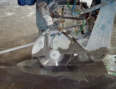 Betonová řezačka s diamantovým kotoučem pro dilatační spáry
