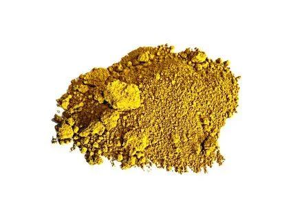 Žlutý práškový pigment pro barvení betonu.