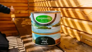 Kanárek oleje na dřevo pro impregnaci venkovního nábytku.
