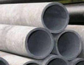 Skládané izolované komínové trubky s viditelnou vrstvou tepelněizolačního materiálu.