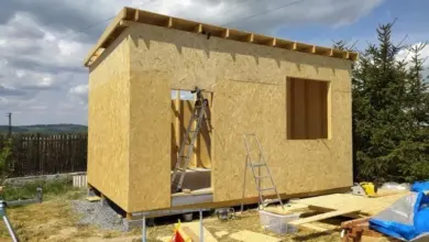 Stavba dřevěné vany s instalací střešní konstrukce