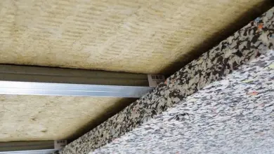 Detail izolace stropu mezi trámy pro tlumení kročejového hluku