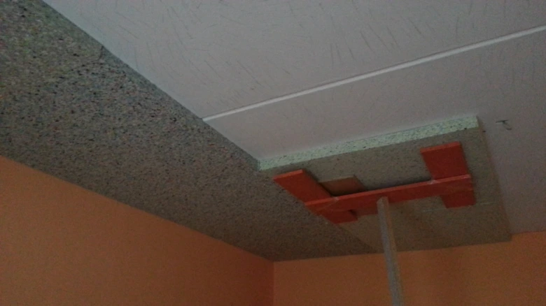 Instalace akustické vrstvy na strop proti kročejovému hluku