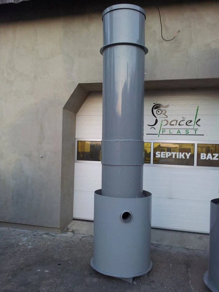 Šedý plastový nádrž na výrobu septiku vlastníma rukama